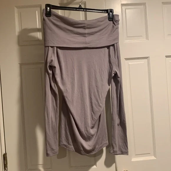 🩶On or Off Shoulder Blouse🩶 - Picture 2 of 6